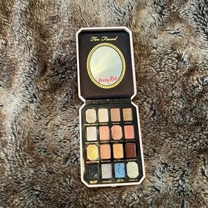 Too faced pretty rich eye shadow palette